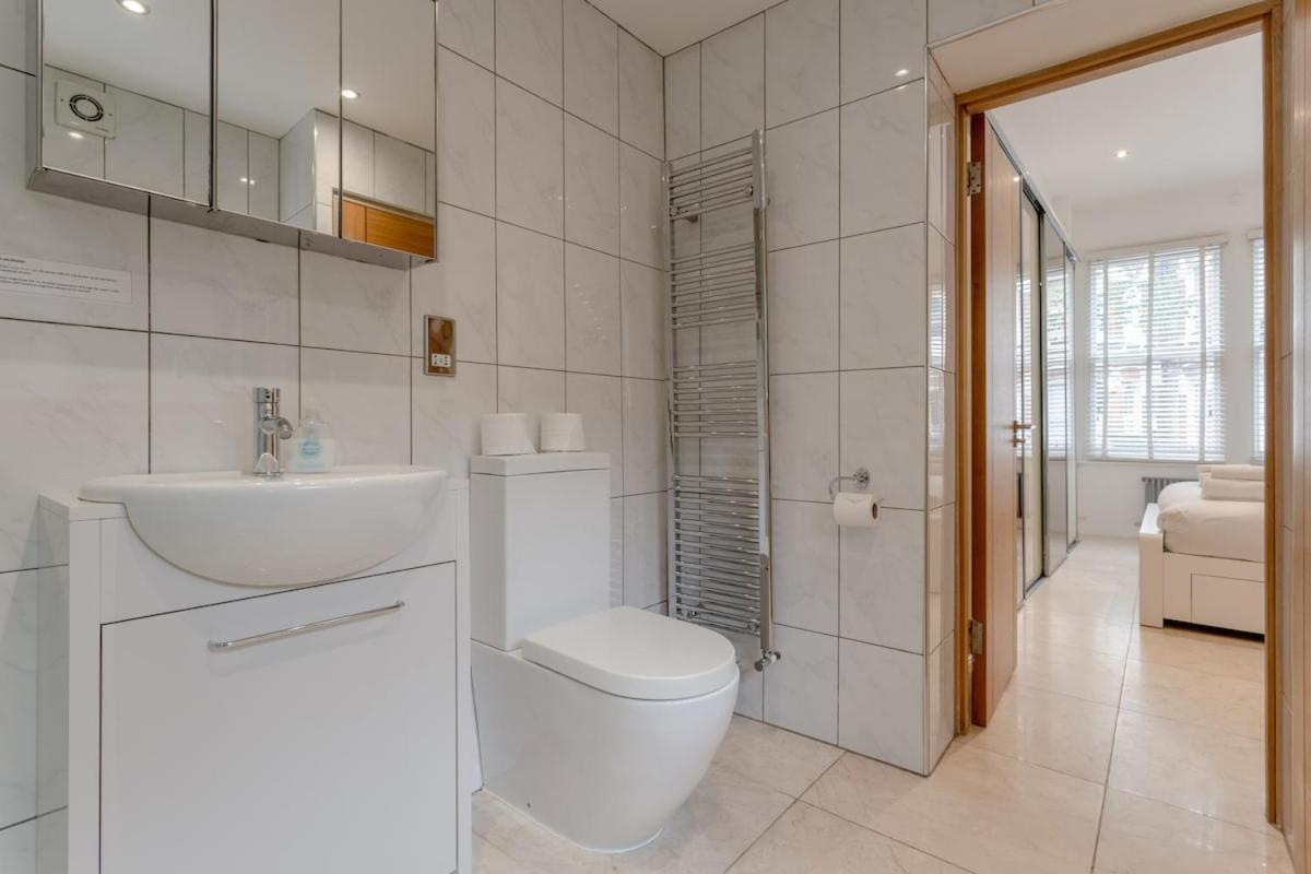 Bright Modern Large 1 Bed Flat In Battersea Clapham Junction